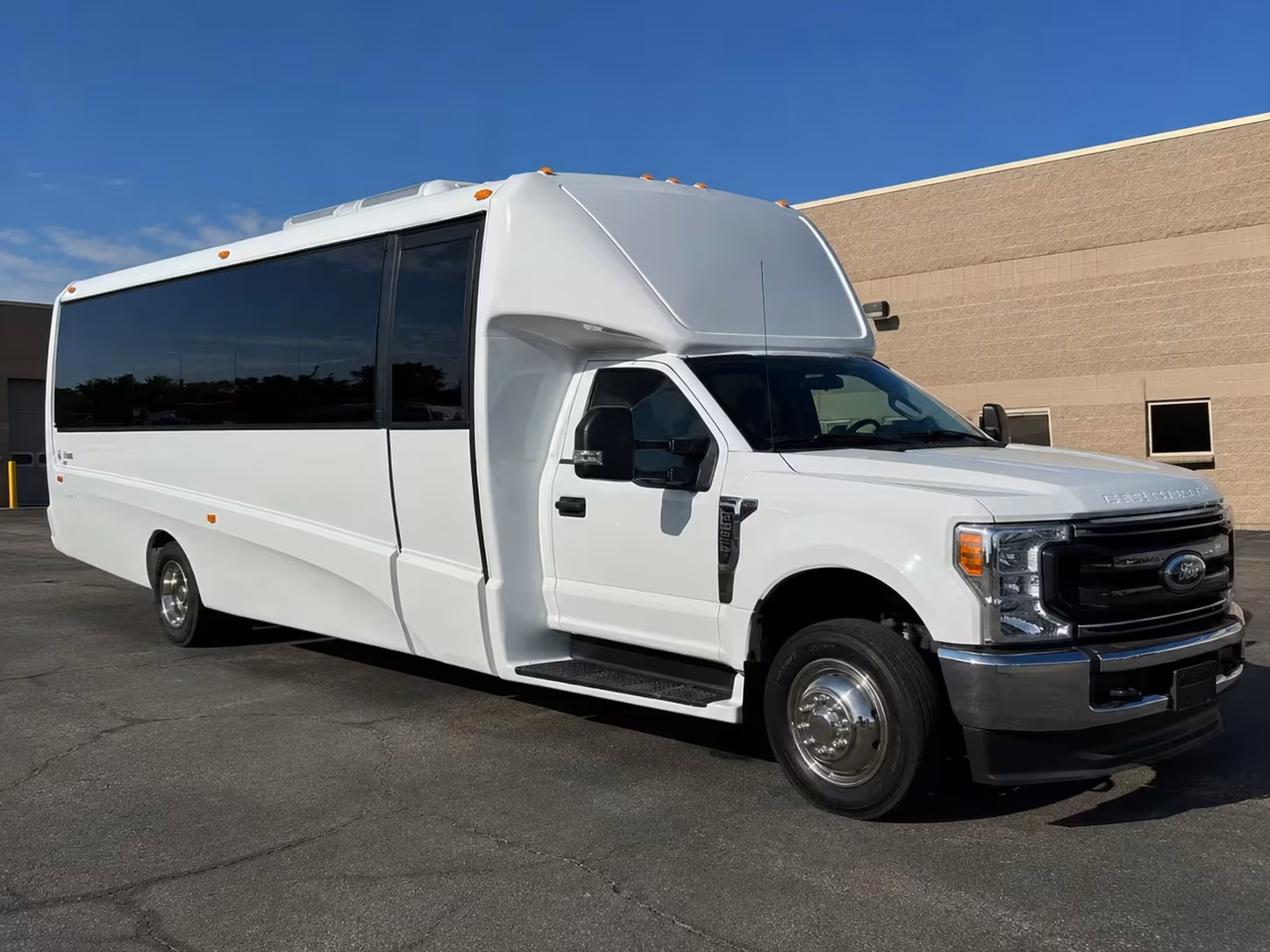 minibus rentals from gilbert to phoenix sky harbor airport